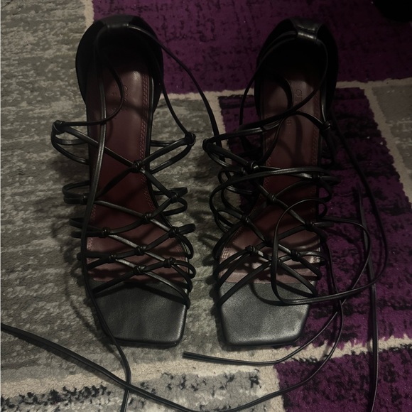 Sandal with ties - Picture 2 of 3